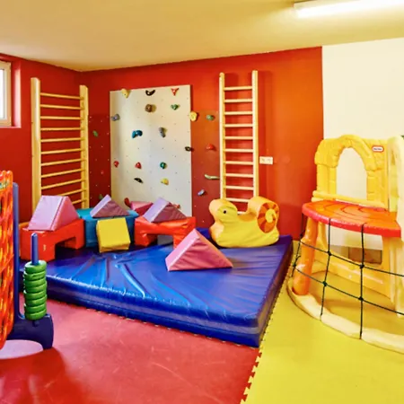 Nyaraló Woodlodge Fichtenhuette Ried im Oberinntal